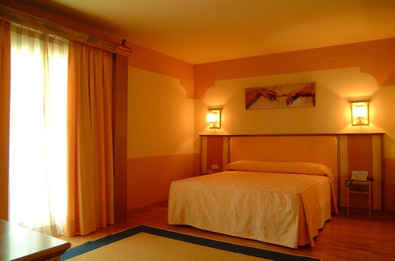 Hotel Fuente Las Piedras Cabra Rum bild