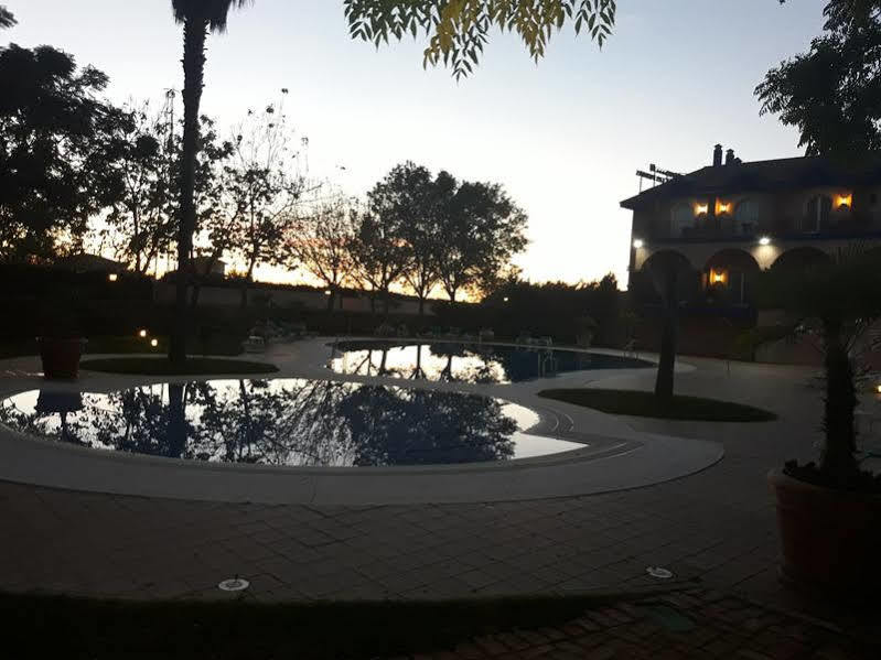 Hotel Fuente Las Piedras Cabra Exteriör bild