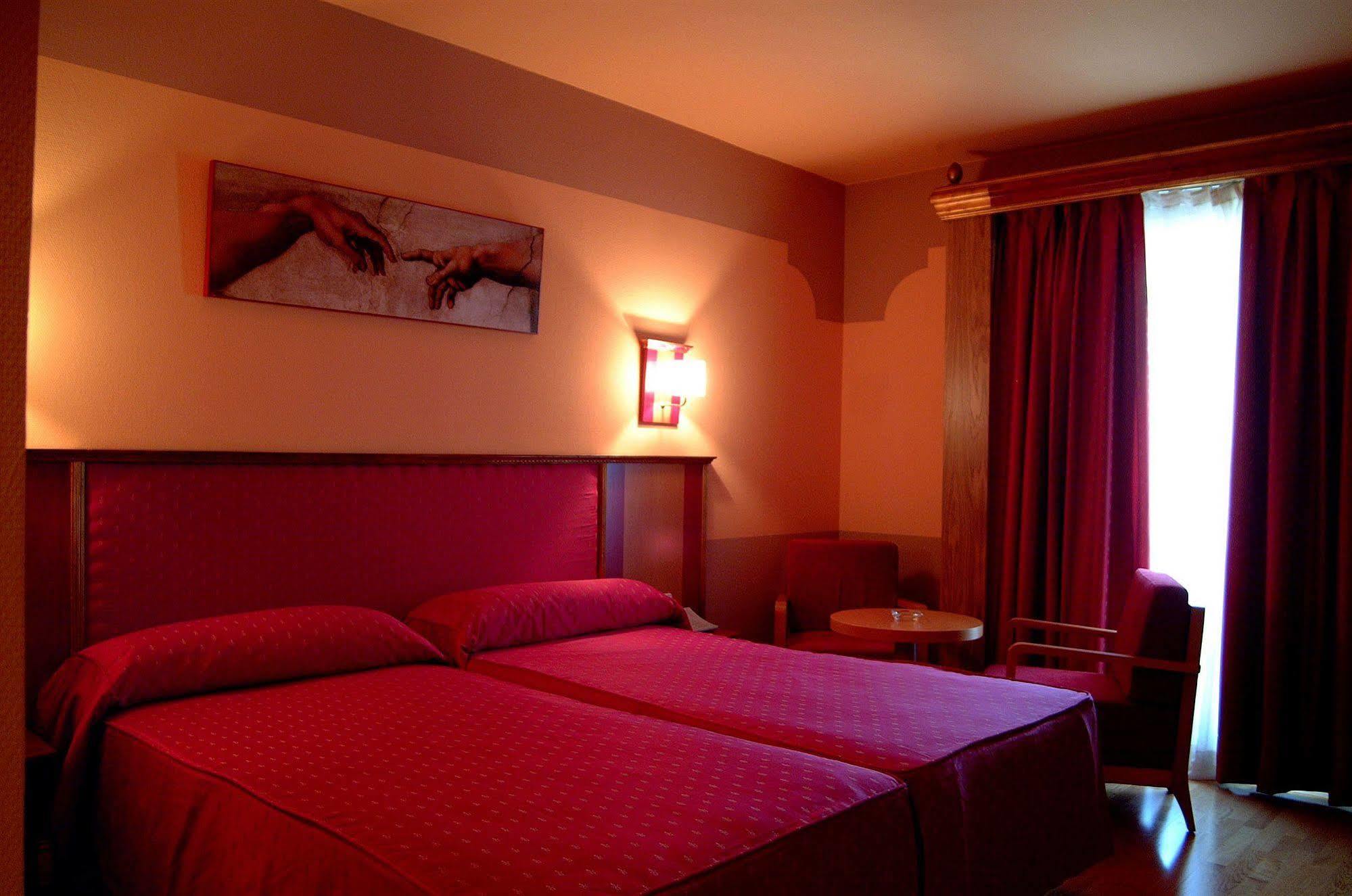 Hotel Fuente Las Piedras Cabra Exteriör bild
