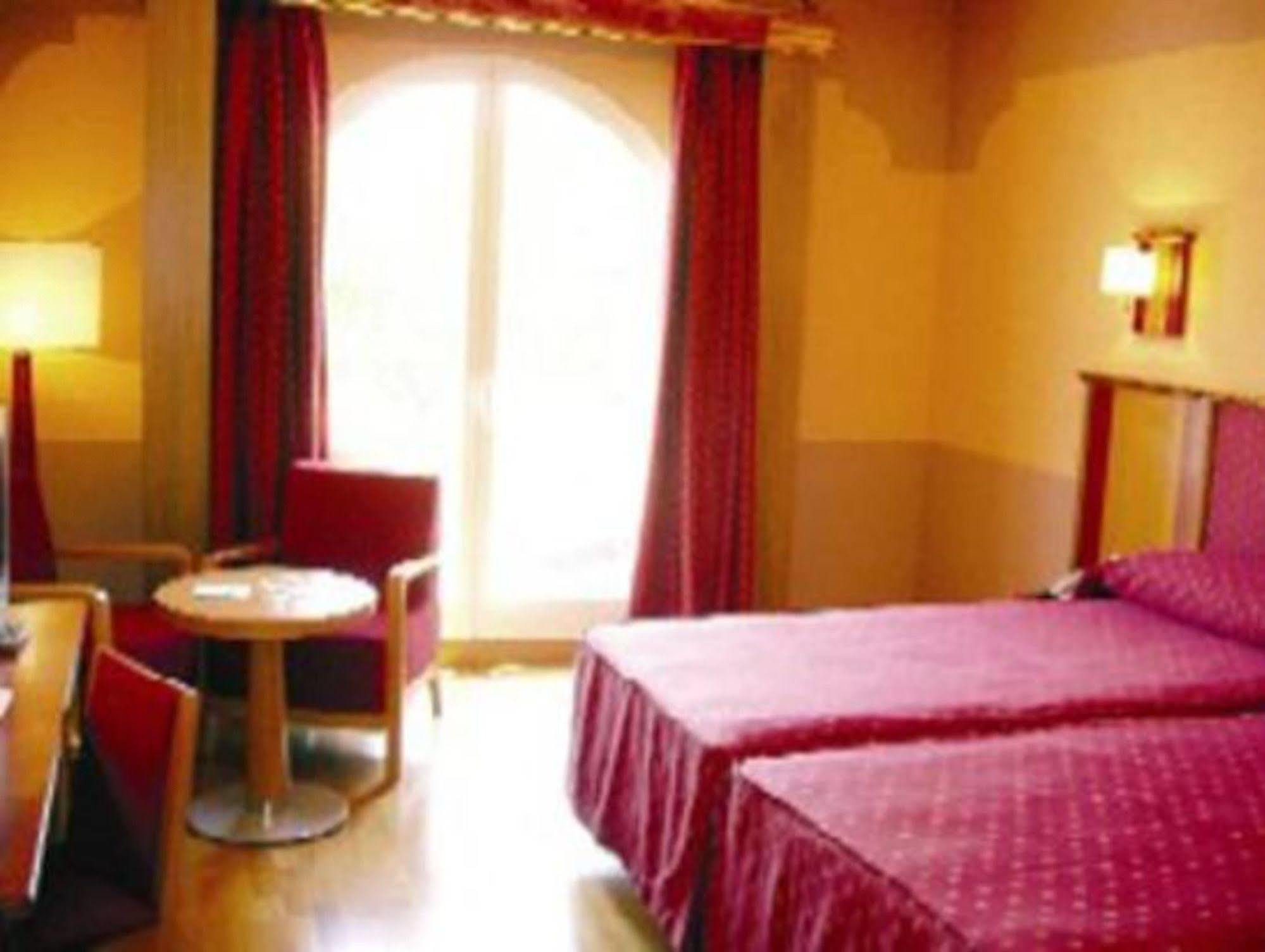 Hotel Fuente Las Piedras Cabra Exteriör bild